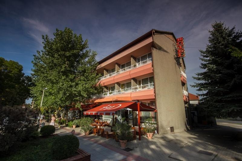 Hotel Dombóvár Esterno foto