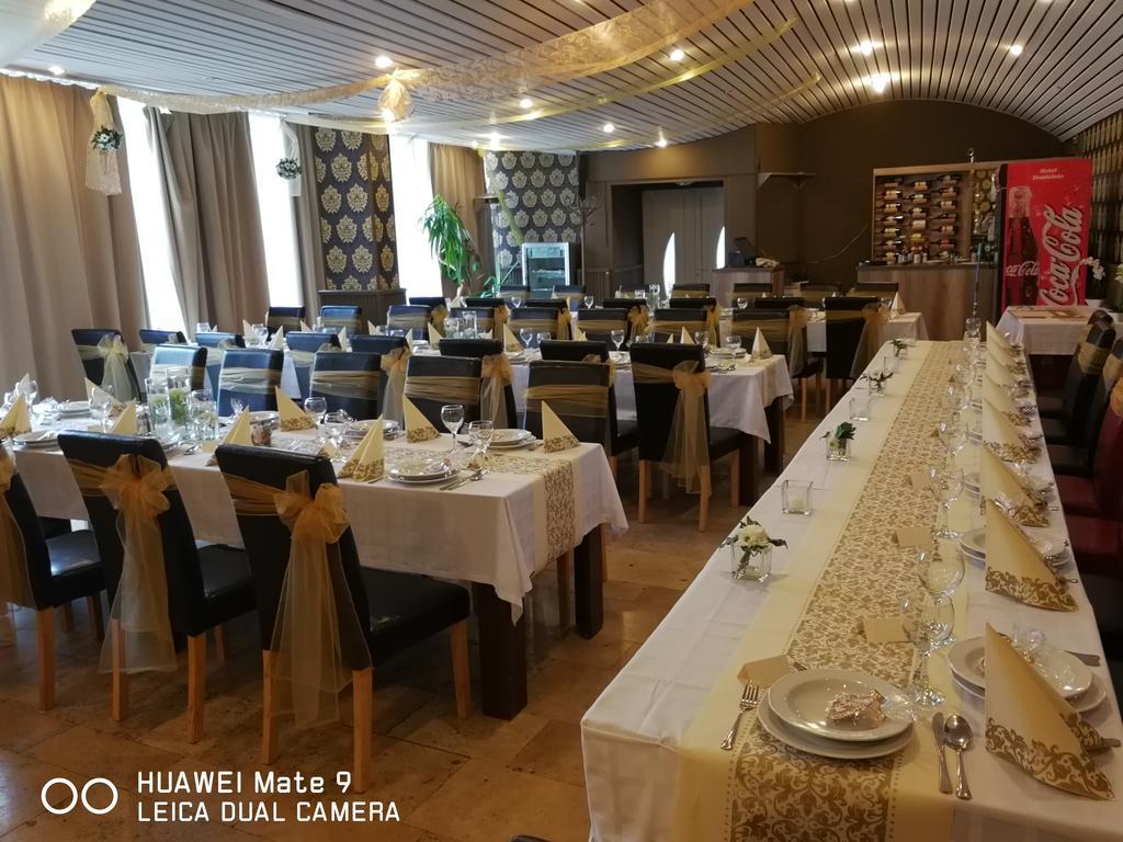 Hotel Dombóvár Esterno foto